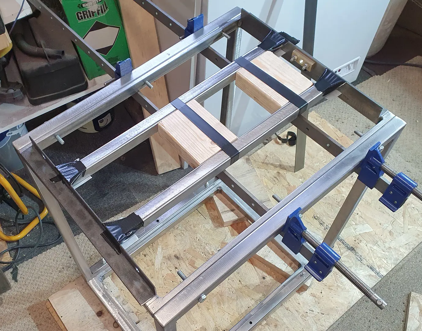 Removable top section test fitting
